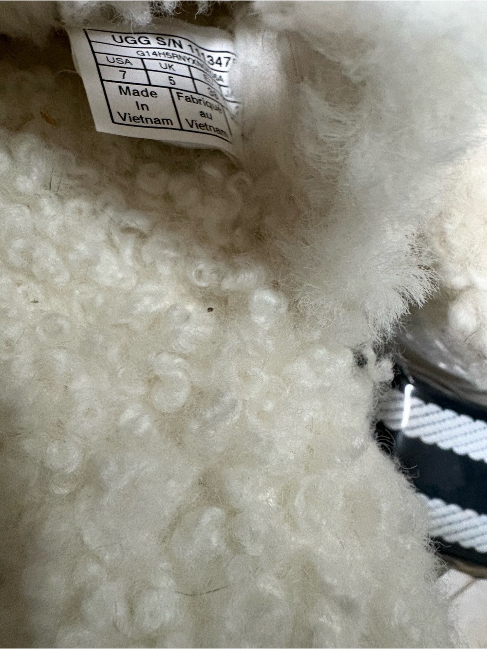 NEW UGG Fluff Yeah Slide. White Plush Shearling Slide with Logo Strap - Picture 4 of 5